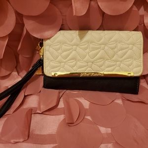 Betsy Johnson Hand-Wallet